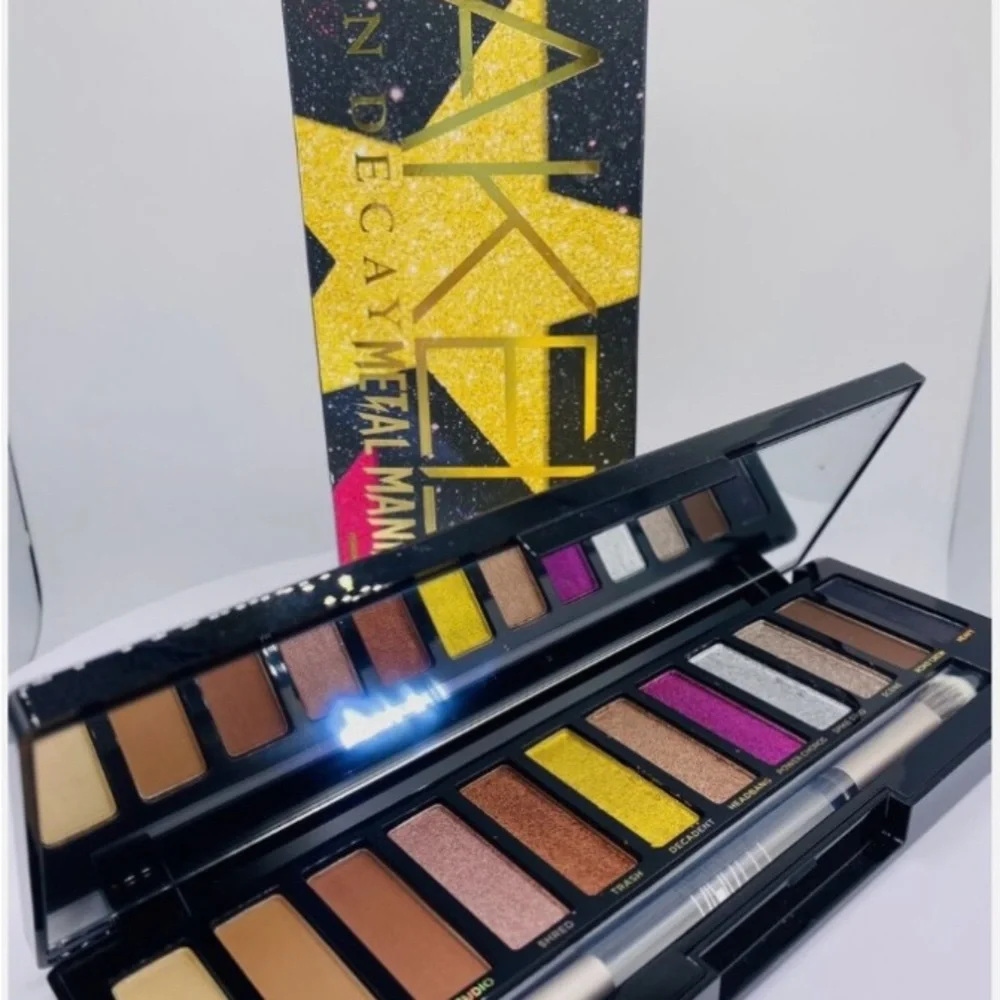 Urban Decay Naked Metal Mania 12 Eye Shadow Palette with double side applicator